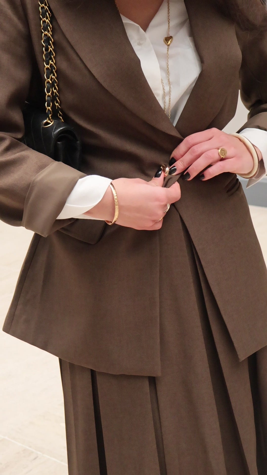 L'ENSEMBLE TAILLEUR KAKI